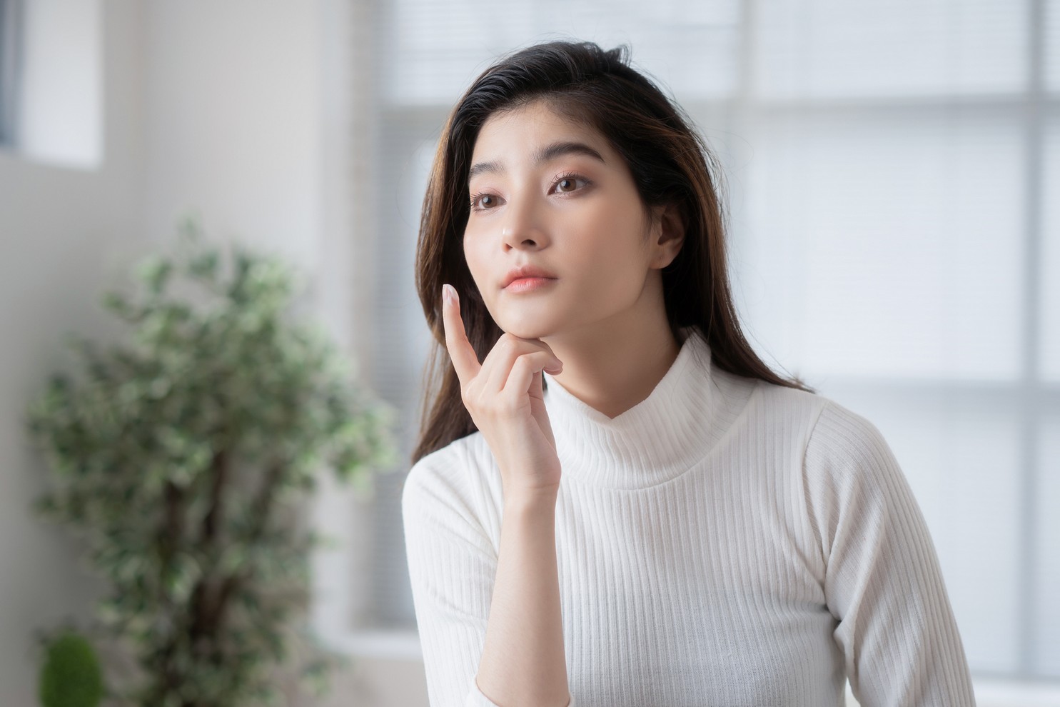 影響護膚品效果因素4:很多節儉的女性只用很少份量就塗全面，皮膚得不到充足的養份，這當然也會大大影響護膚效果之餘更浪費了護膚品。反之每次大大量塗上，這又無形中也給皮膚增加了負擔，同樣會影響成效。