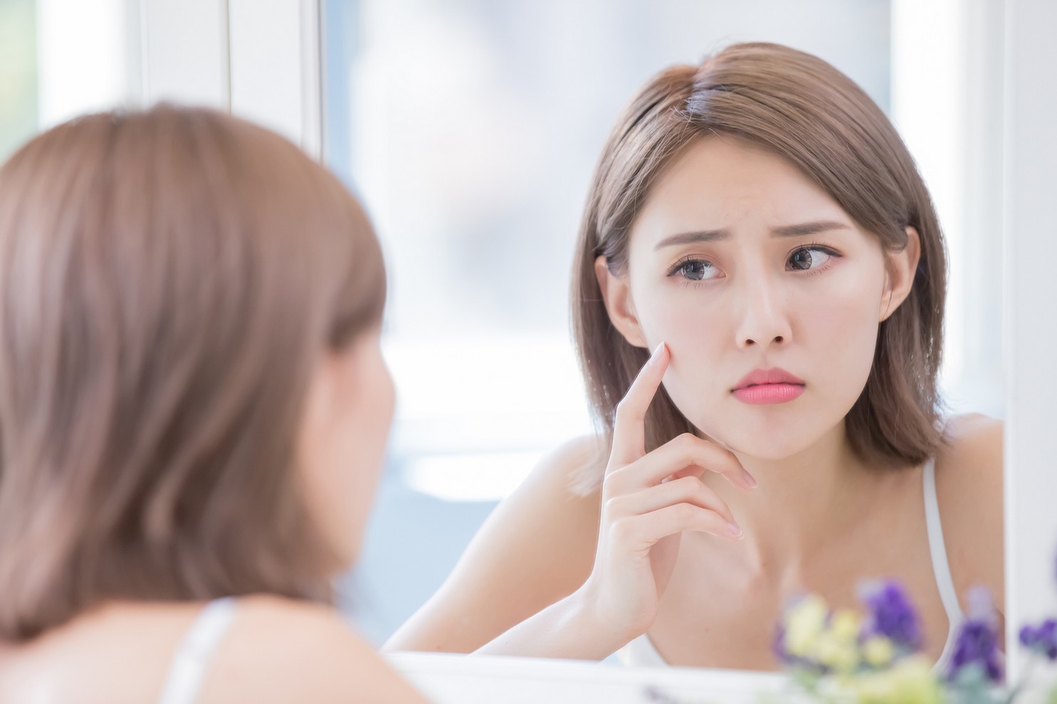 皮膚皺紋鬆弛疑問1:補充膠原蛋白就可以抗衰老？很多人都認為每天只需補充流失的膠原蛋白，就可以抗衰老，改善皺紋、鬆弛等問題？其實還要補充足夠的水分，因為膠原蛋白需要生存在自身3.5倍份量的水分中，才能保持彈性及生長