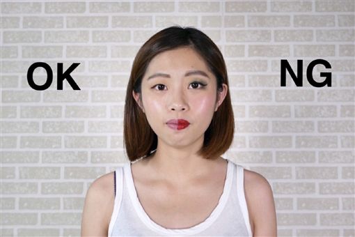 化妝遮皺紋、眼圈、乾紋等瑕疵:其實化妝最大的好處是修飾氣色、掩蓋面上皮膚乾燥、皺紋、乾紋、眼圈眼袋等瑕疵，讓你達到「好形象，有氣質」的水平，的確有助讓面試官對您有好的第一印象。